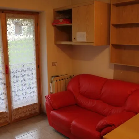 Comodo Alloggio A Serina