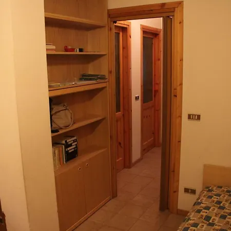 Comodo Alloggio A Serina